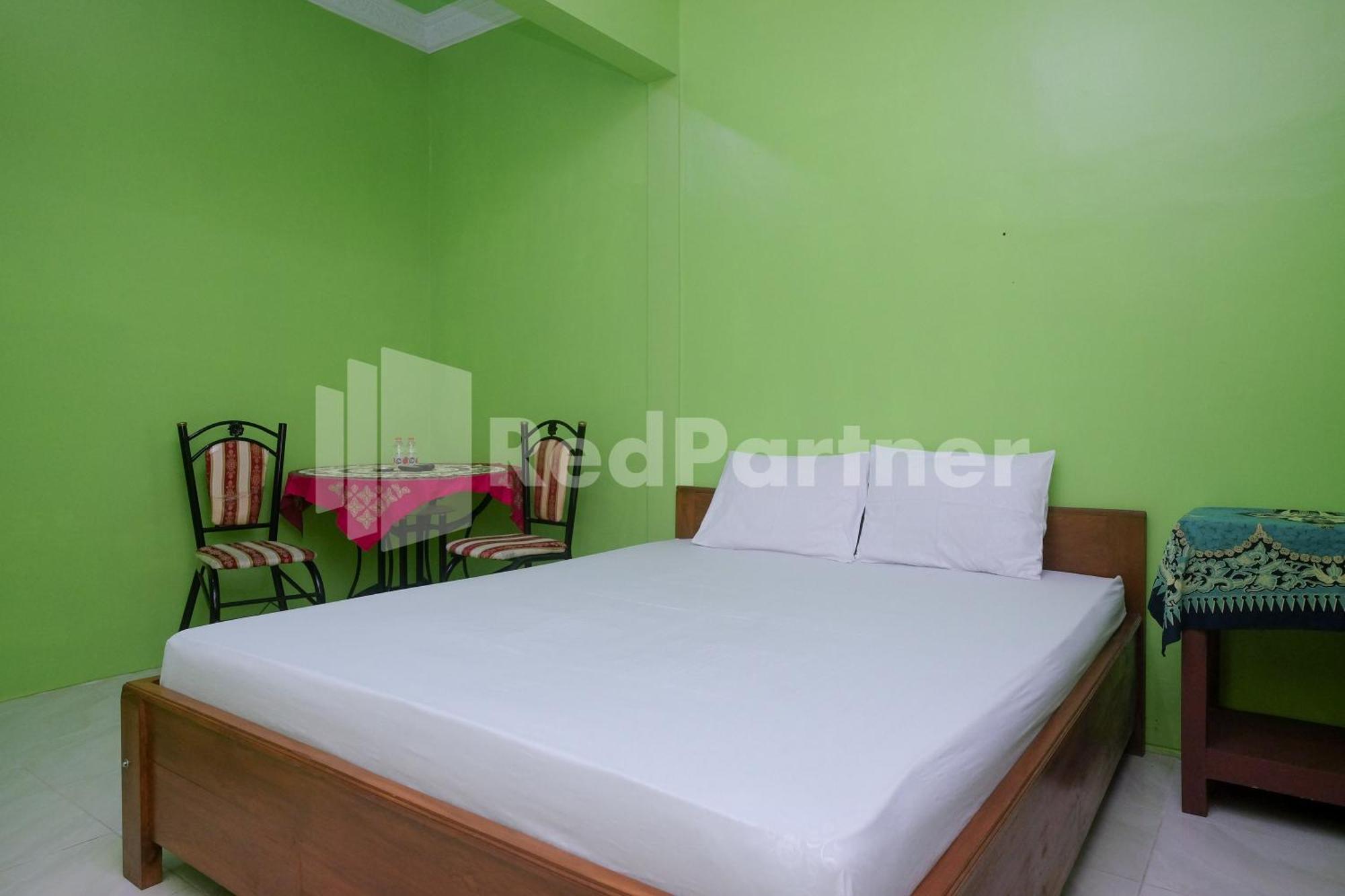 Giri Mulyo B Near Grojogan Sewu Mitra Reddoorz Hotel Tawangmangu
