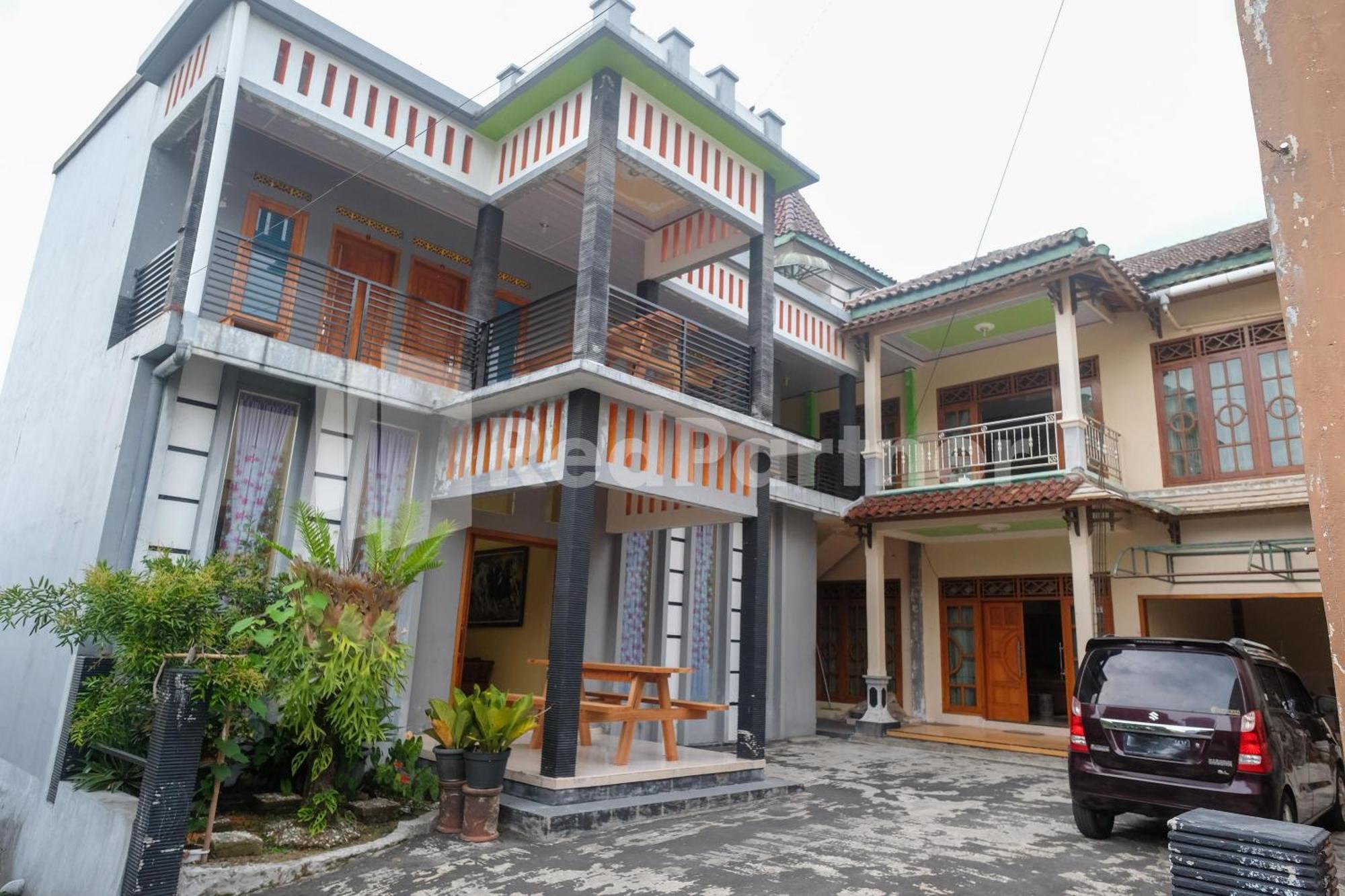 Hotel Giri Mulyo B Near Grojogan Sewu Mitra Reddoorz