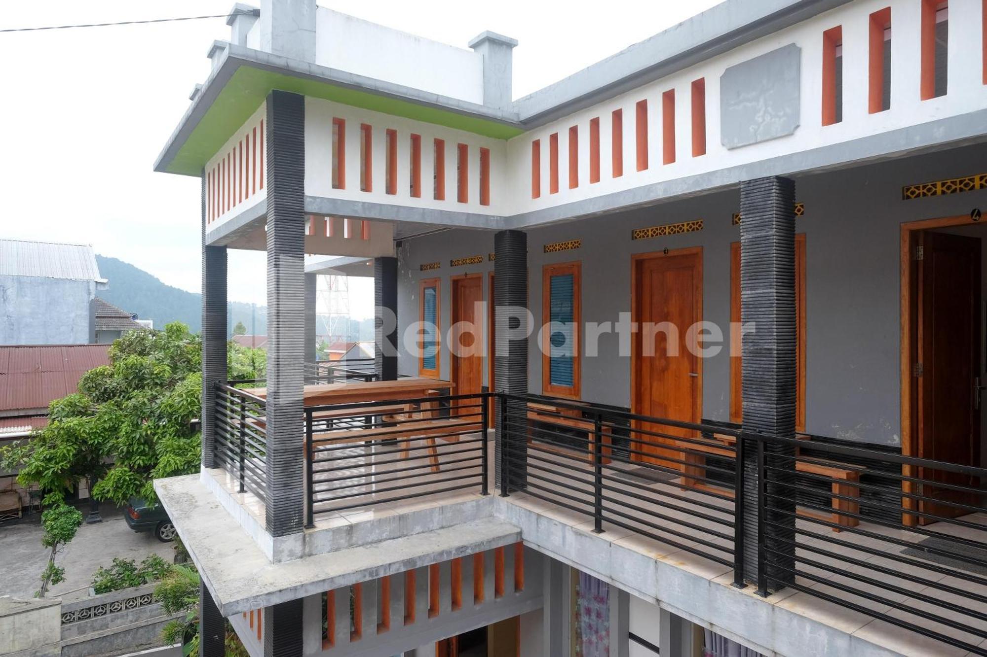 Giri Mulyo B Near Grojogan Sewu Mitra Reddoorz Tawangmangu