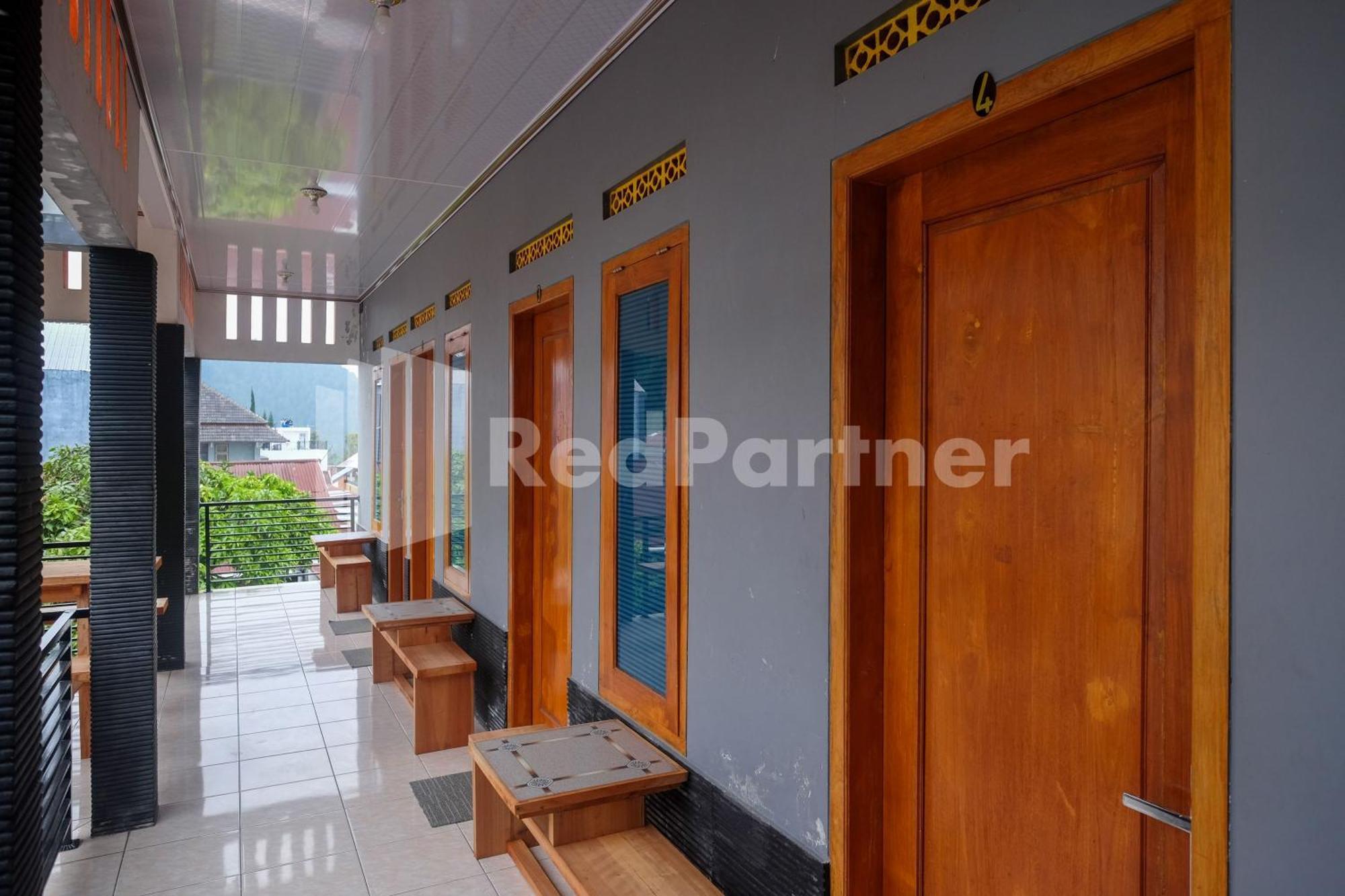 Giri Mulyo B Near Grojogan Sewu Mitra Reddoorz Hotel