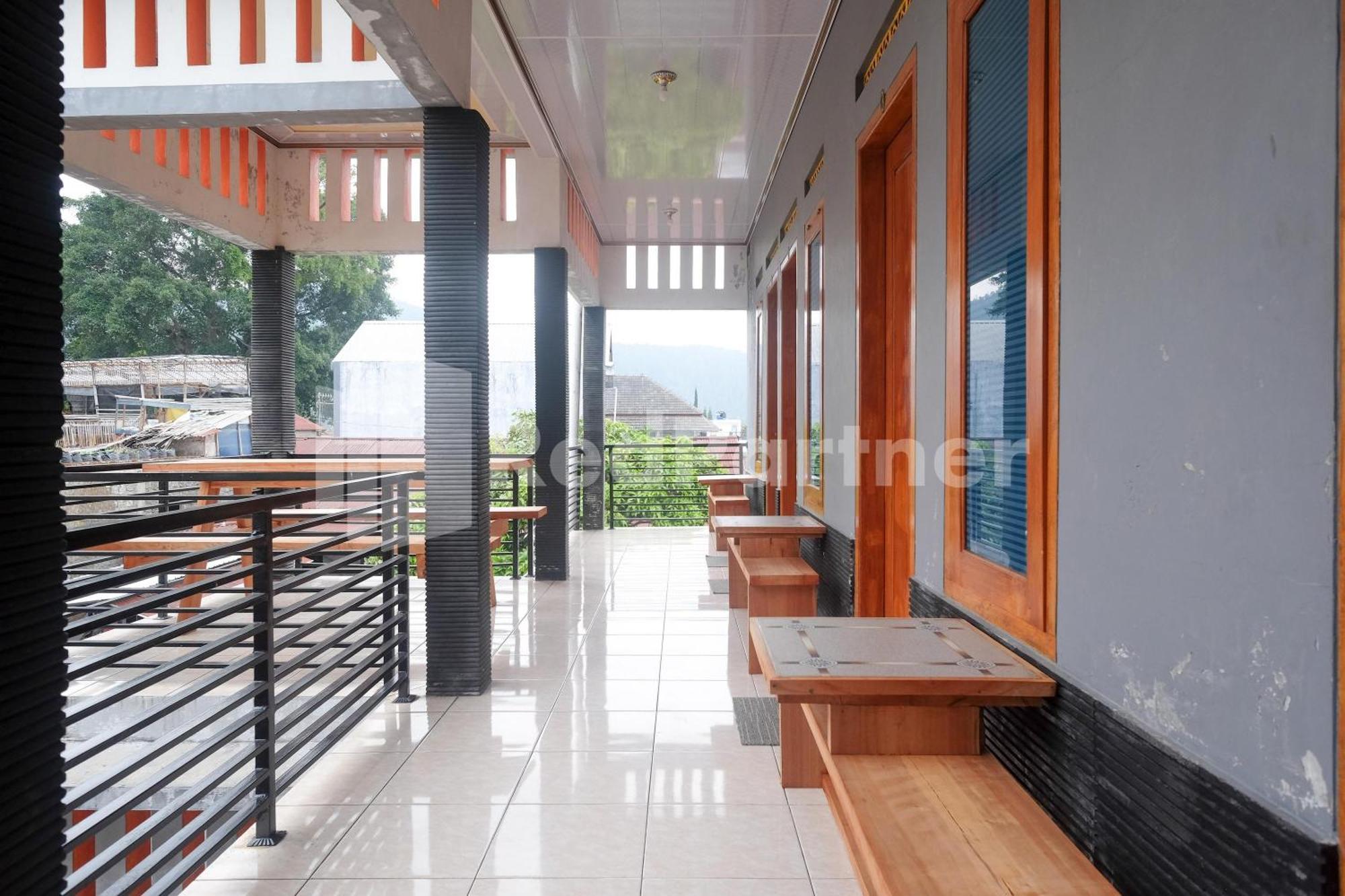 Giri Mulyo B Near Grojogan Sewu Mitra Reddoorz 2*