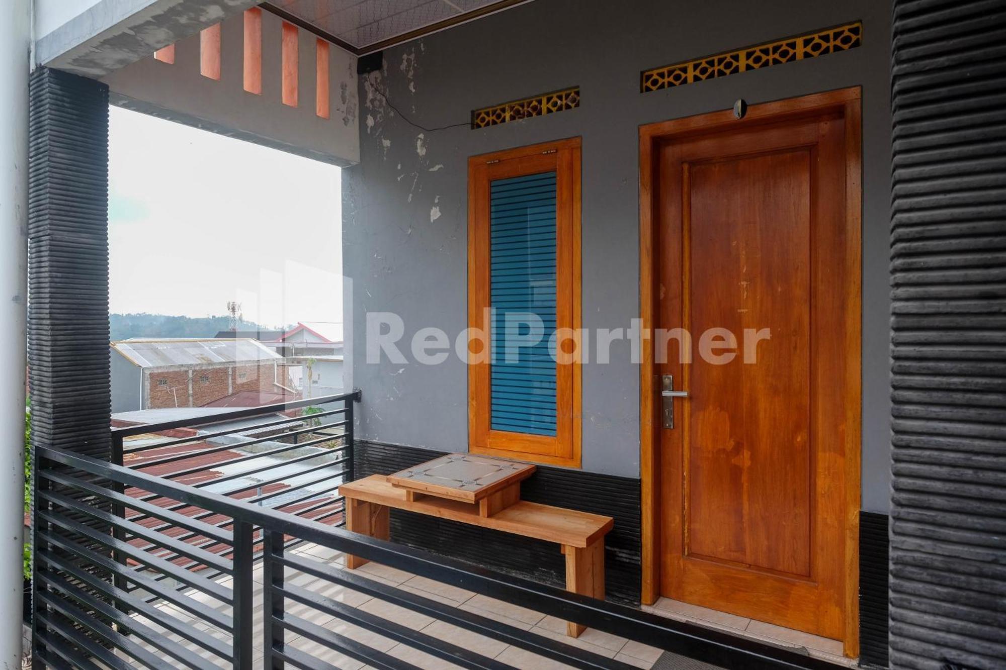 Giri Mulyo B Near Grojogan Sewu Mitra Reddoorz