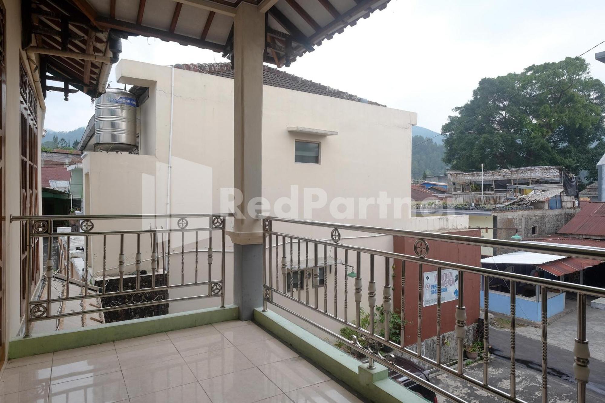 Hotel Giri Mulyo B Near Grojogan Sewu Mitra Reddoorz