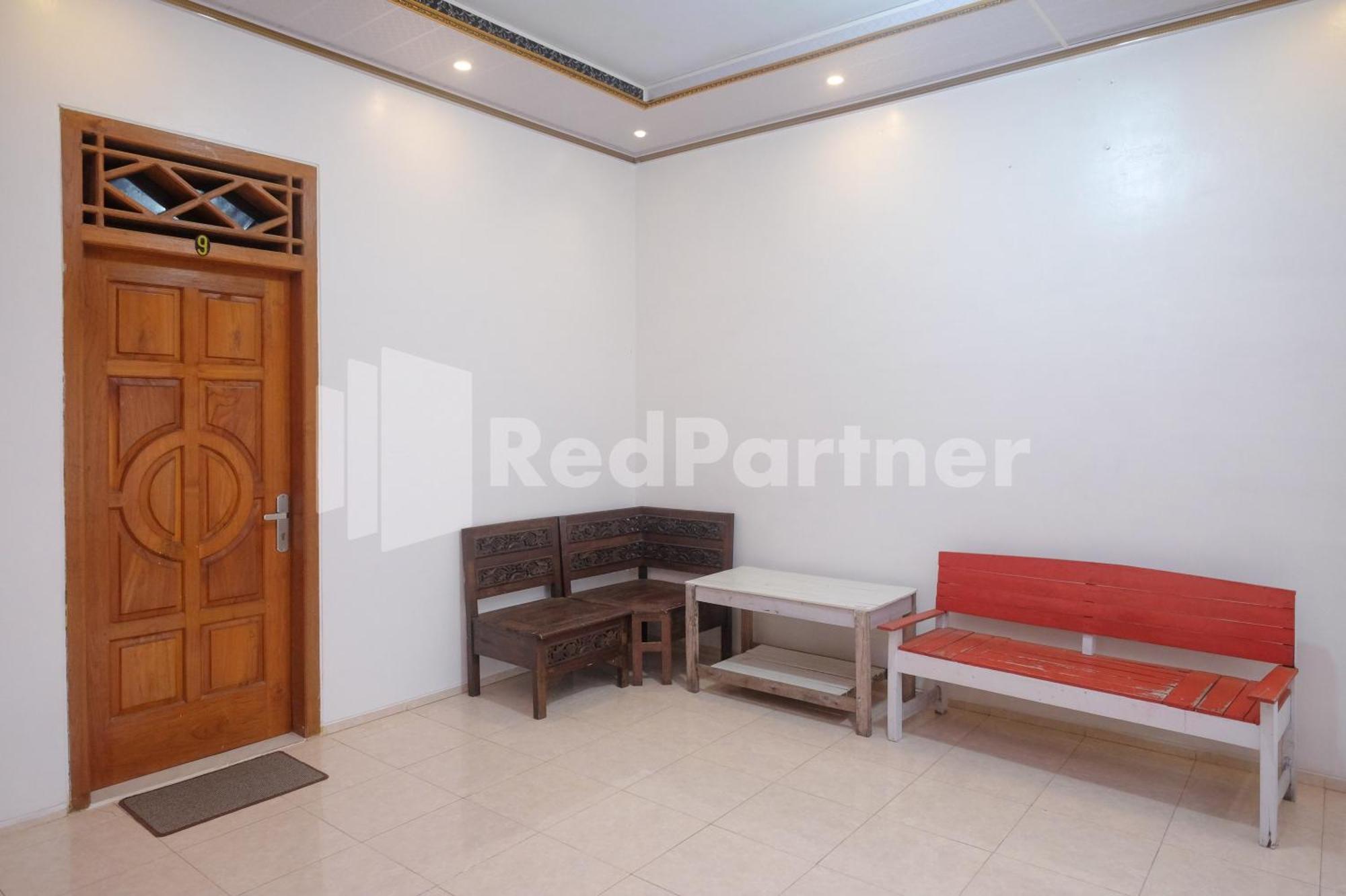 Giri Mulyo B Near Grojogan Sewu Mitra Reddoorz 2*