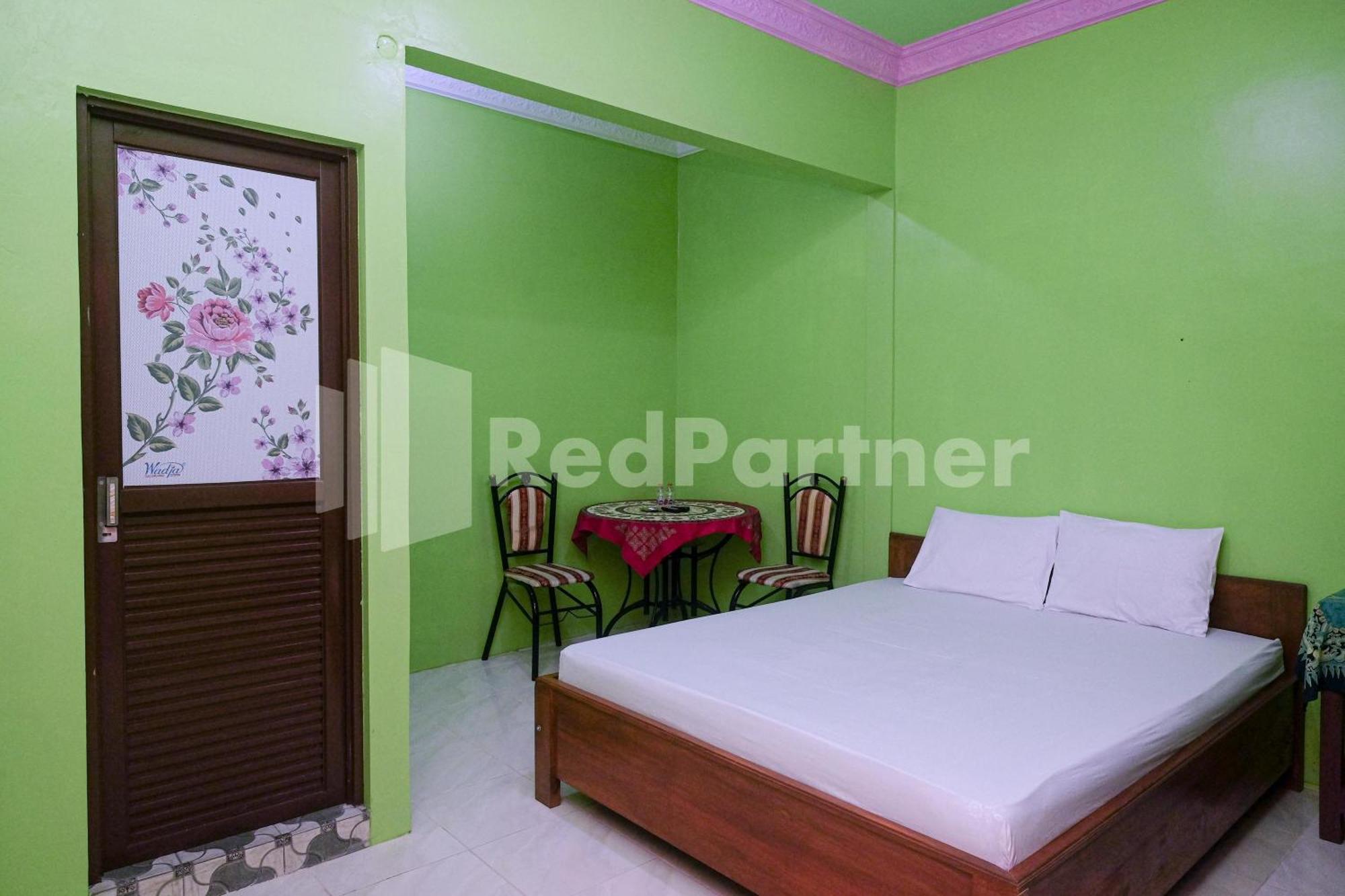 Giri Mulyo B Near Grojogan Sewu Mitra Reddoorz Hotel 2*