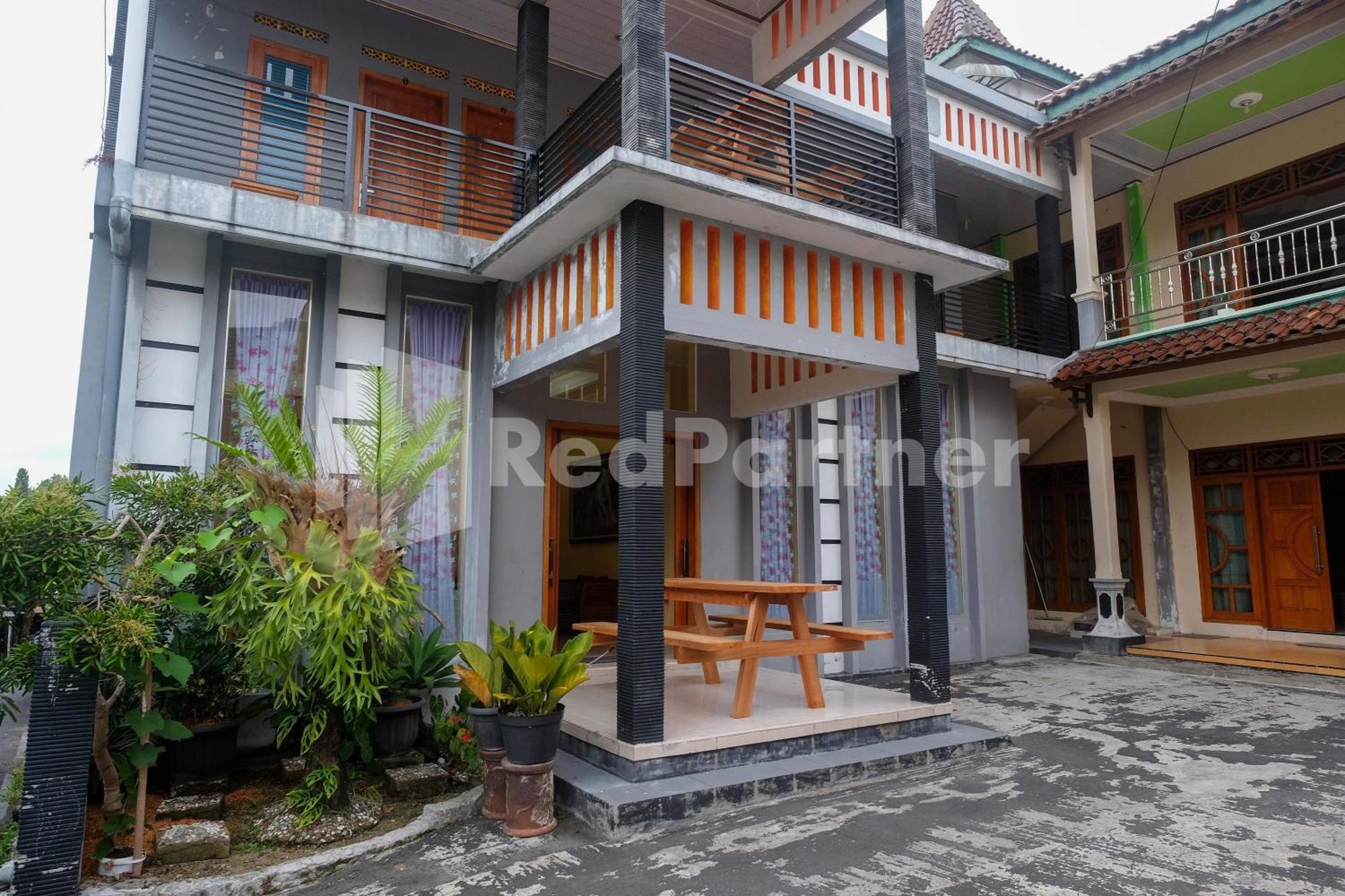 Giri Mulyo B Near Grojogan Sewu Mitra Reddoorz Tawangmangu